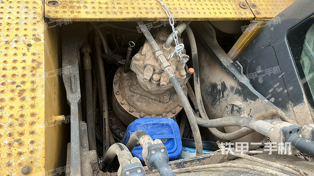 回转马达和主控阀（整机外观）