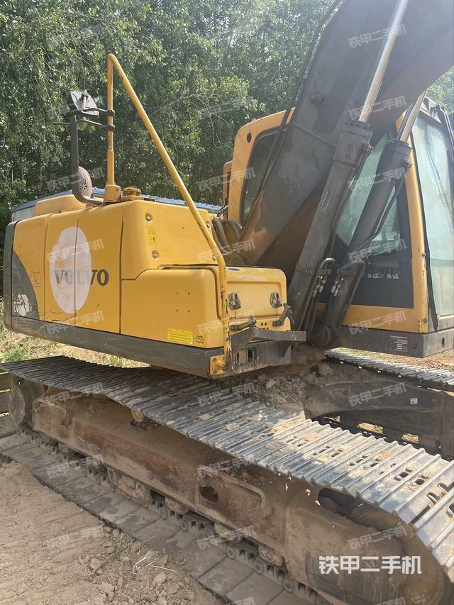 驾驶室顶部（整机外观）