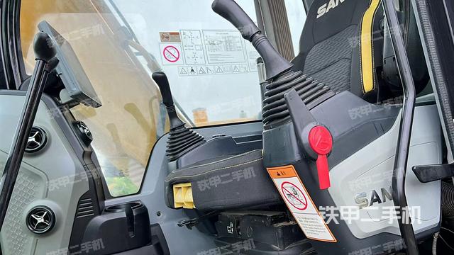 驾驶室整体（整机外观）