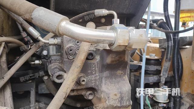 液压泵舱室正面整体（整机外观）