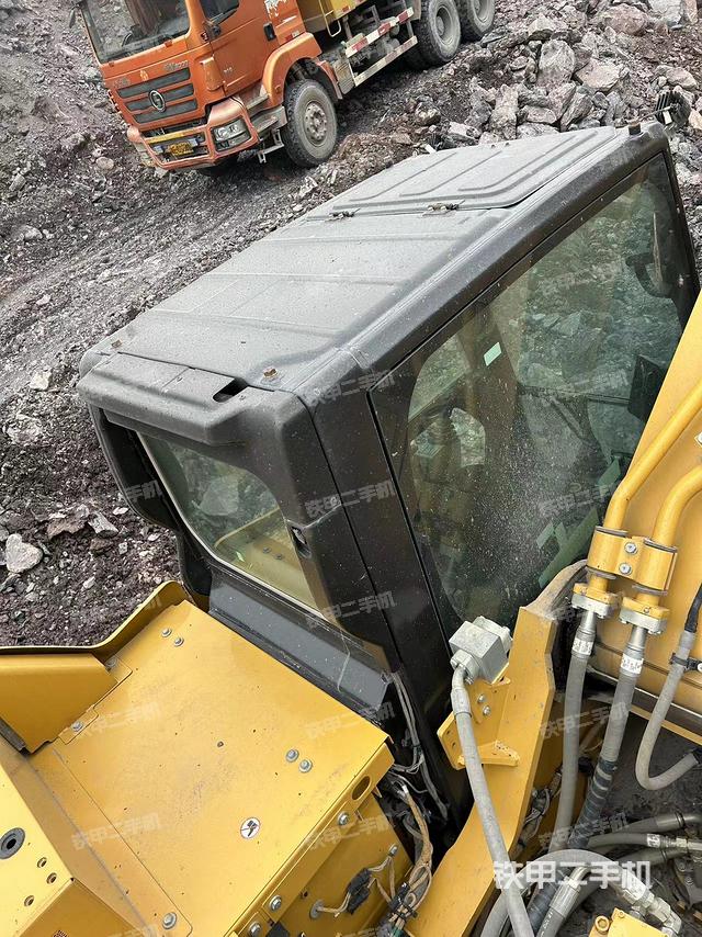 驾驶室顶部（整机外观）
