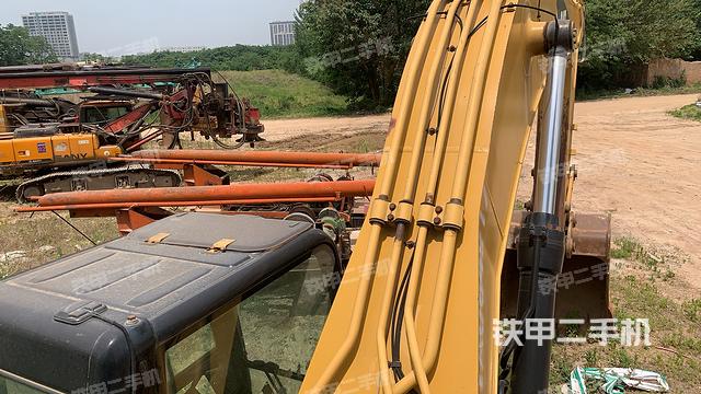 驾驶室顶部（整机外观）