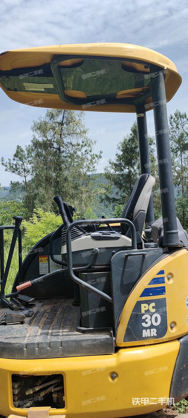 驾驶室顶部（整机外观）