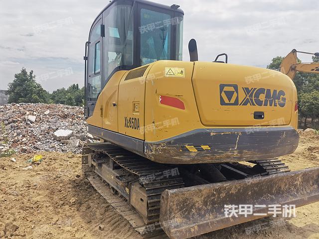 驾驶室顶部（整机外观）