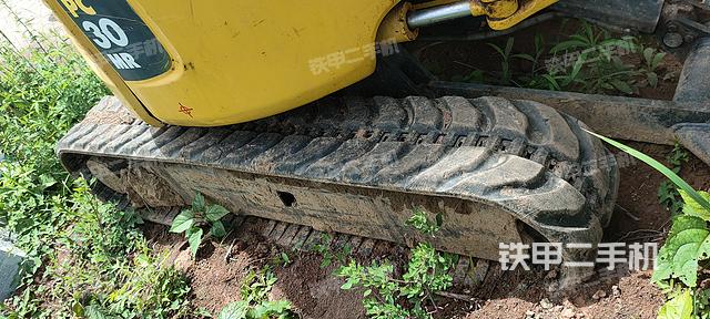 液压泵舱室正面整体（整机外观）