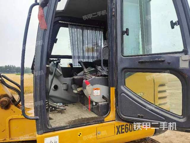 驾驶室整体（整机外观）