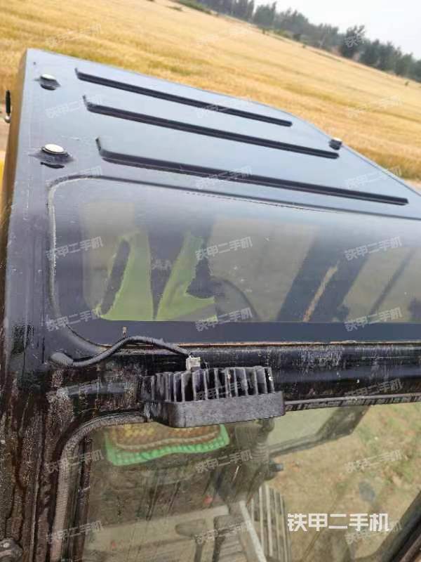 驾驶室顶部（整机外观）