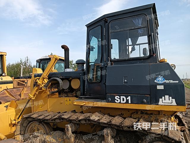 山推SD13标准型推土机