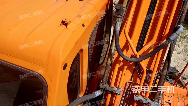 驾驶室顶部（整机外观）