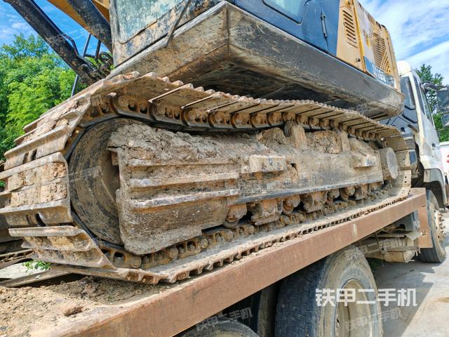 右側(cè)履帶整體(行走機(jī)構(gòu)) 右側(cè)履帶整體(行走機(jī)構(gòu))