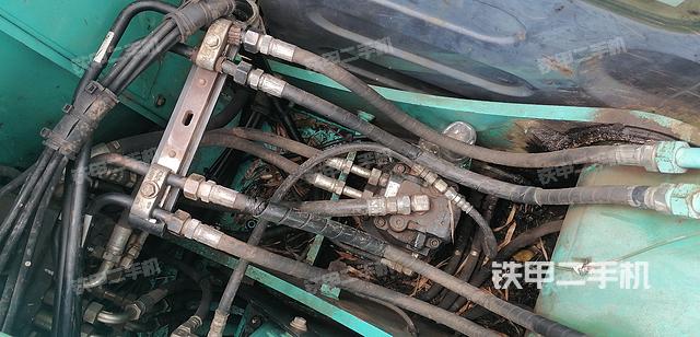 回转马达和主控阀（整机外观）