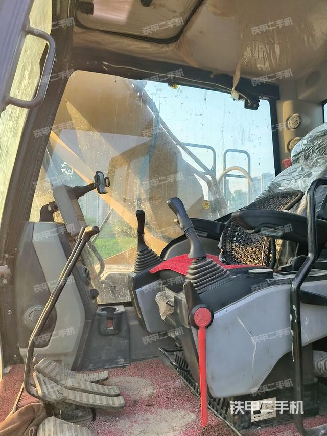 驾驶室整体（整机外观）