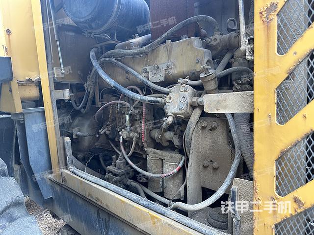 发动机右侧（整机外观及大件）