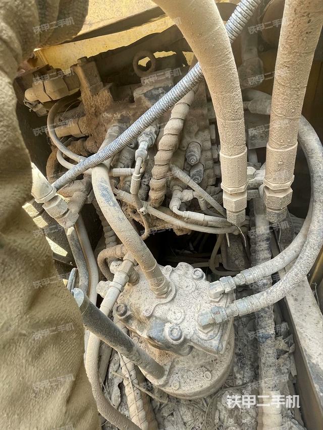 回转马达和主控阀（整机外观）