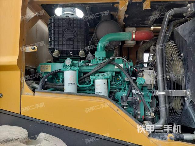 发动机右侧（整机外观及大件）