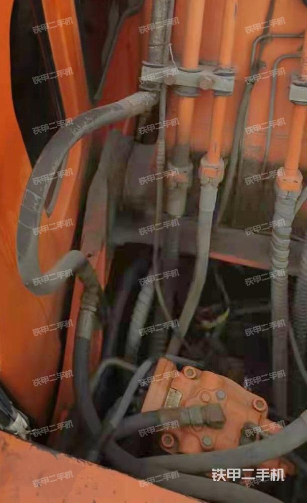 回转马达和主控阀（整机外观）