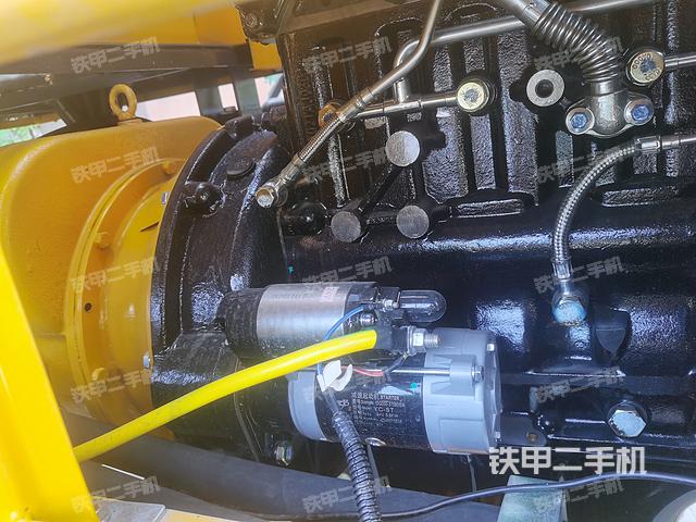 发动机右侧（整机外观及大件）