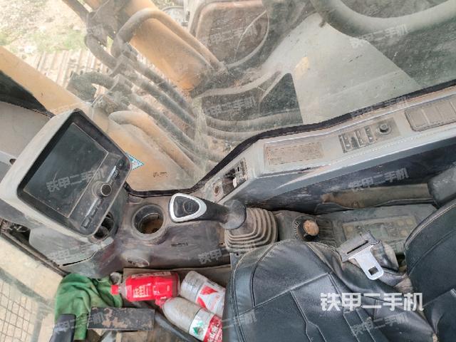 座椅右側(cè)控制臺/鑰匙門/油門/含右手柄(駕駛室部分) 座椅右側(cè)控制臺/鑰匙門/油門/含右手柄(駕駛室部分)