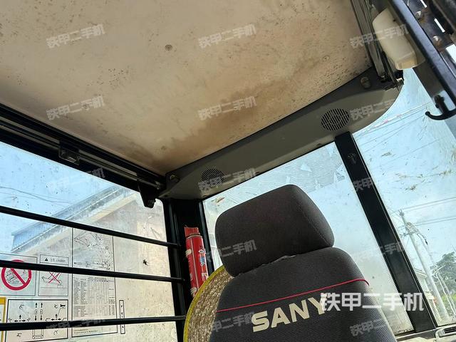 驾驶室顶部（整机外观）