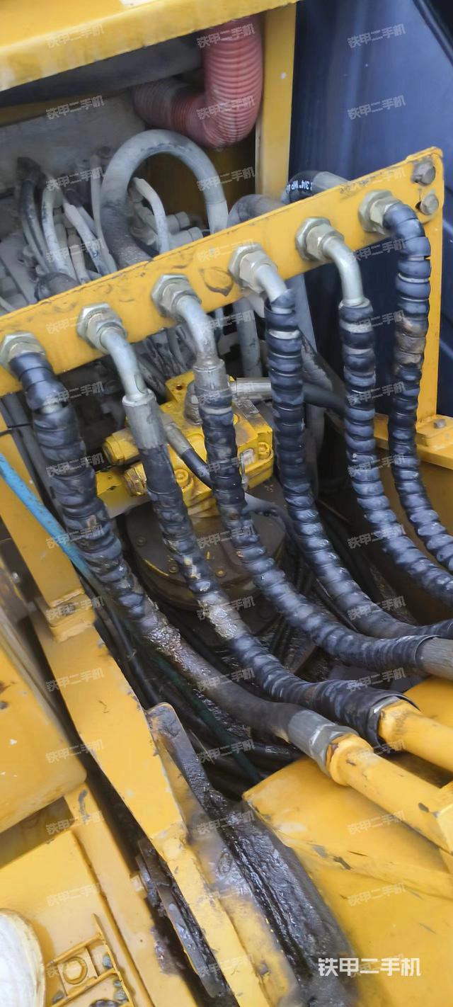 回转马达和主控阀（整机外观）