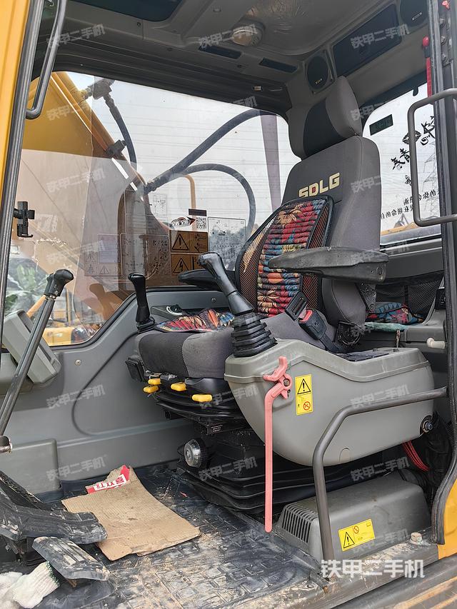 驾驶室整体（整机外观）