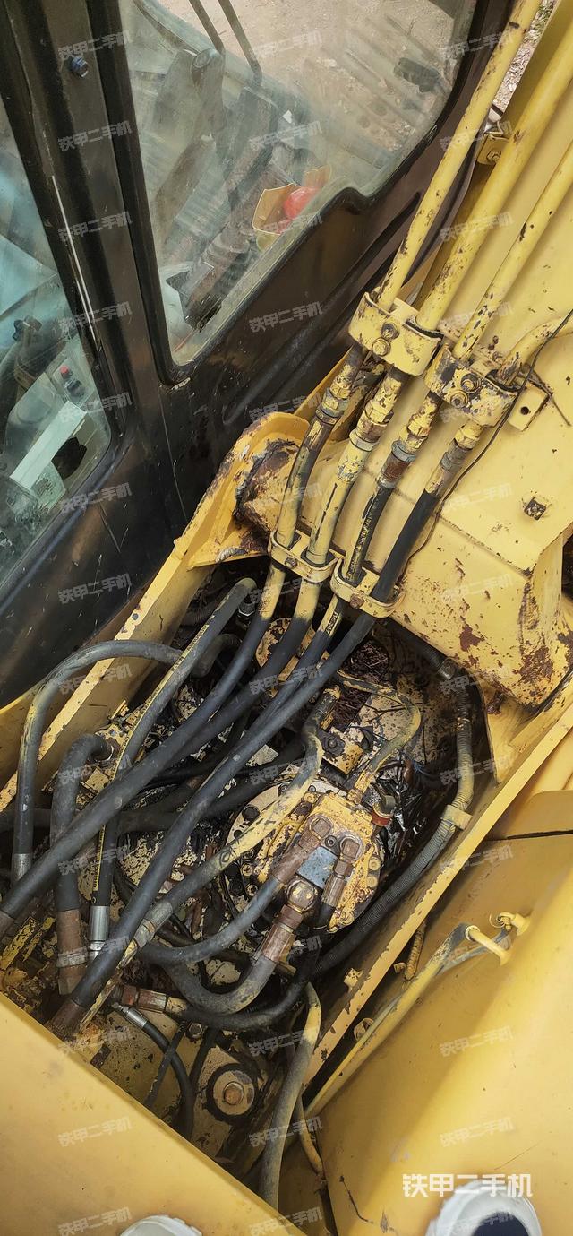 回转马达和主控阀（整机外观）