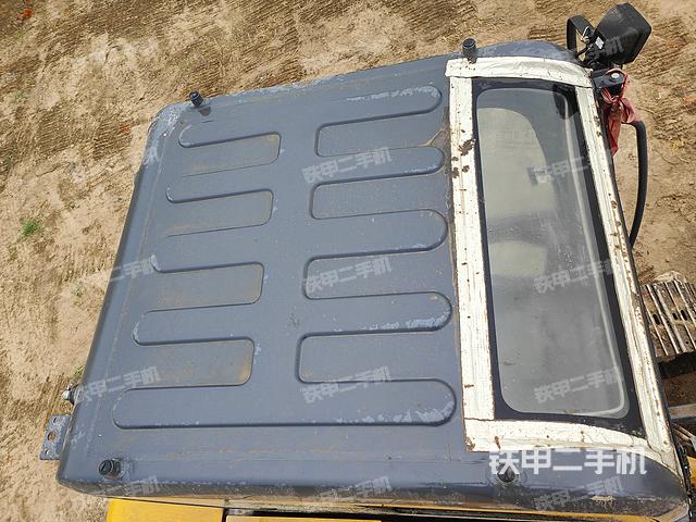 驾驶室顶部（整机外观）