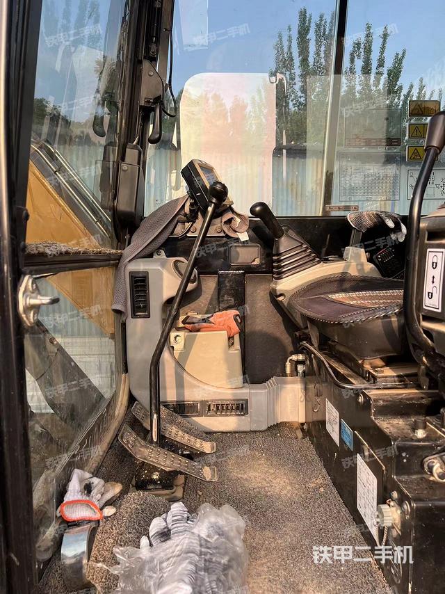 驾驶室整体（整机外观）