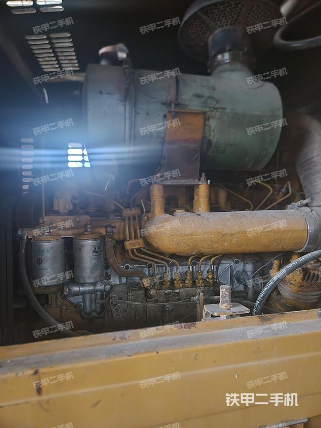 发动机左侧（整机外观及大件）