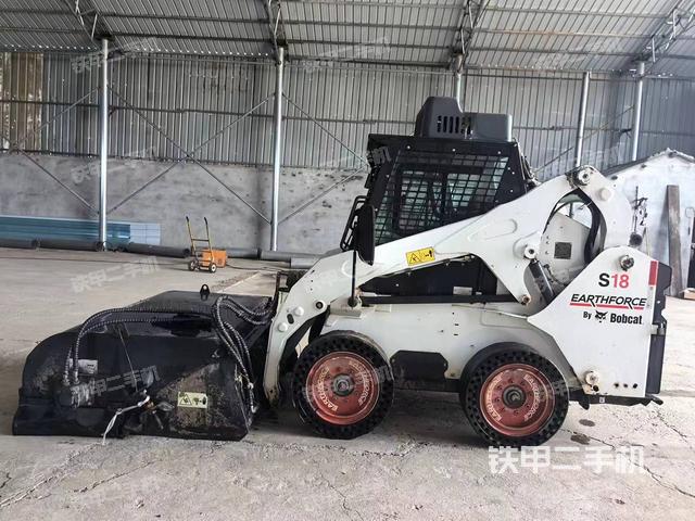 整机左侧（设备外观及核心部件）