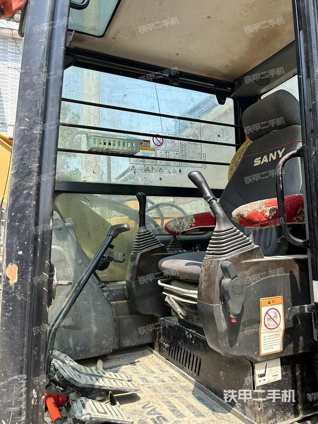 驾驶室整体（整机外观）