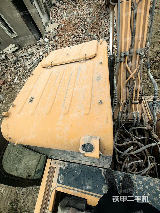 驾驶室顶部（整机外观）