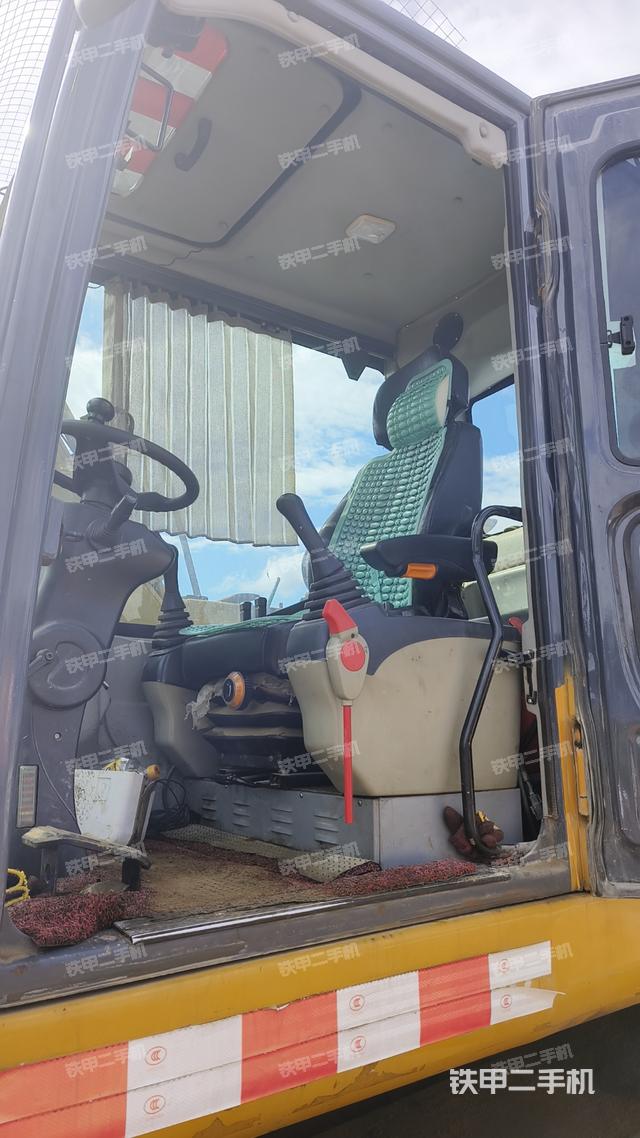 驾驶室整体（整机外观）