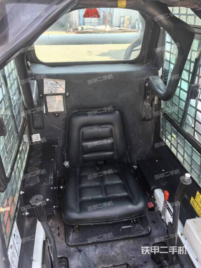 驾驶室操作台（设备外观及核心部件）