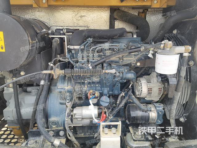 回转马达和主控阀（整机外观）