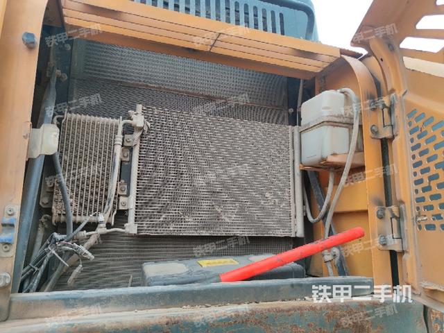 散熱器正面(大件艙室) 散熱器正面(大件艙室)