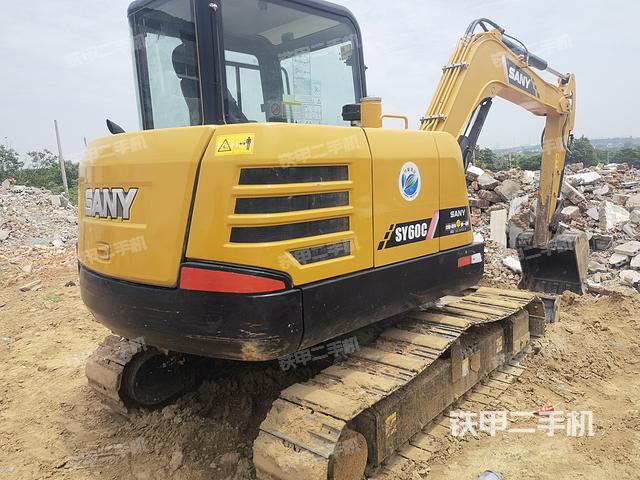 驾驶室顶部（整机外观）