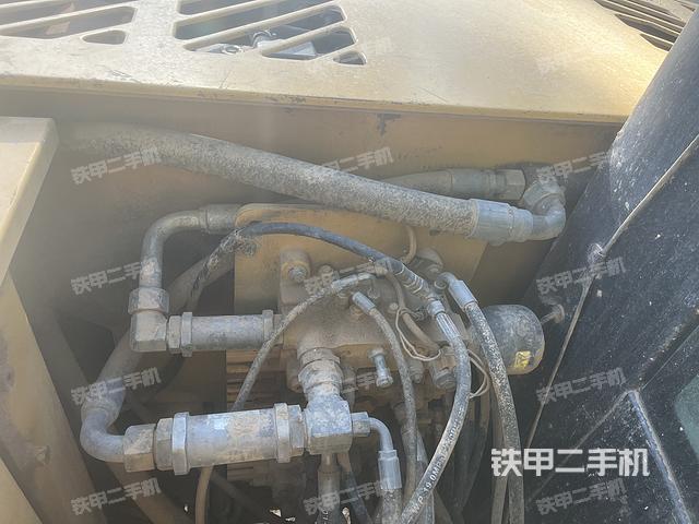 回转马达和主控阀（整机外观）