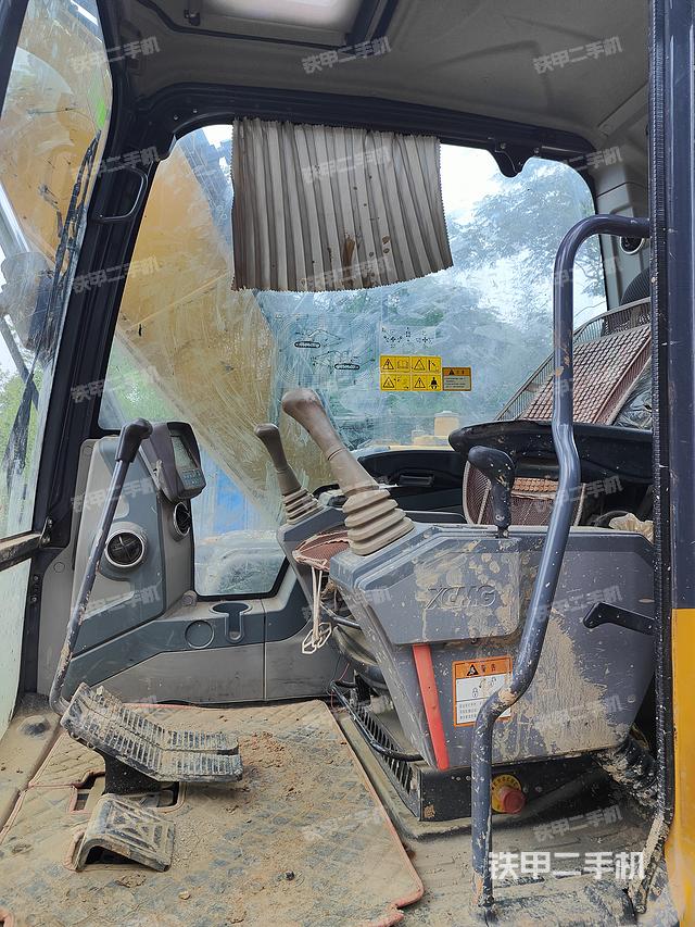 驾驶室整体（整机外观）