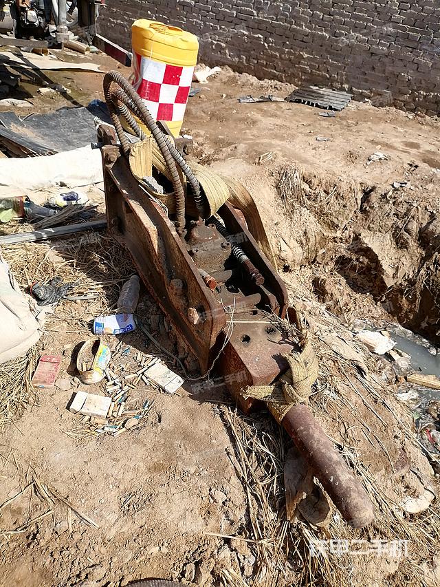 整机右侧（设备外观及核心部件）