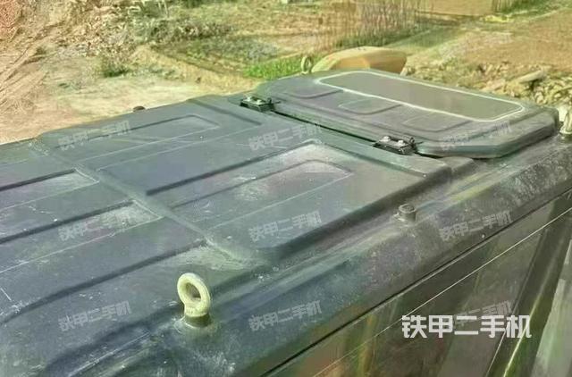 驾驶室顶部（整机外观）