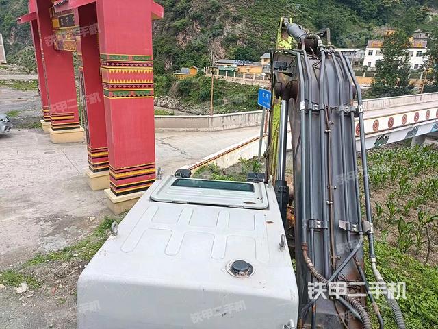 驾驶室顶部（整机外观）