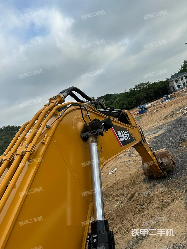 驾驶室顶部（整机外观）