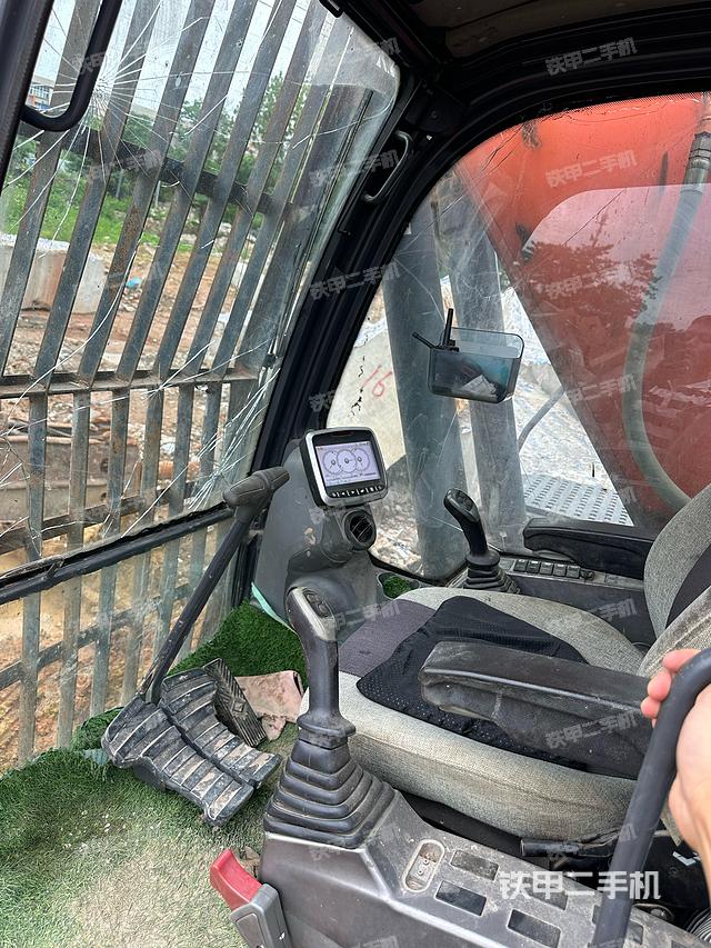 驾驶室整体（整机外观）