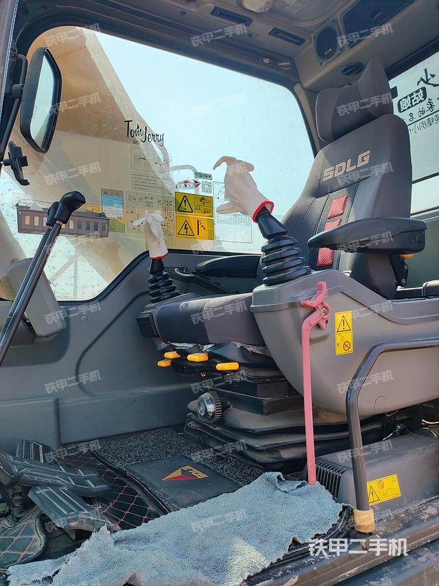 驾驶室整体（整机外观）