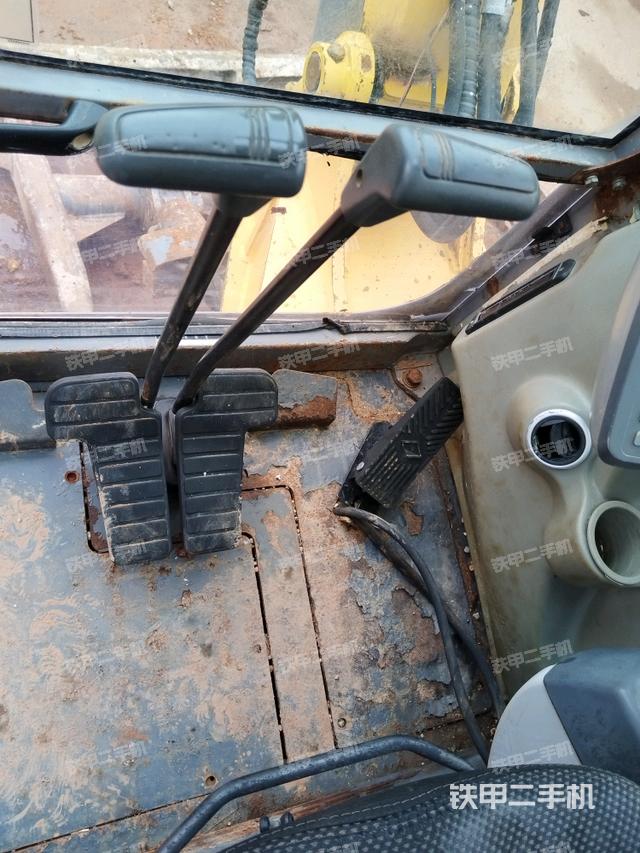 座椅左側(cè)控制臺/音響/含左手柄（駕駛室部分）