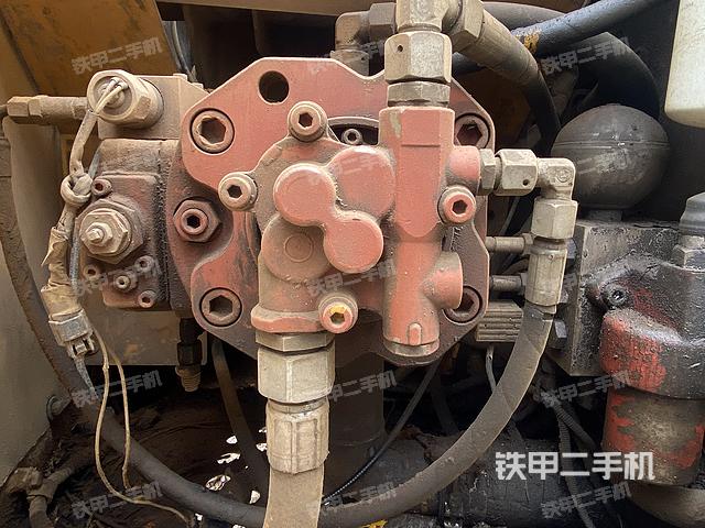 回转马达和主控阀（整机外观）