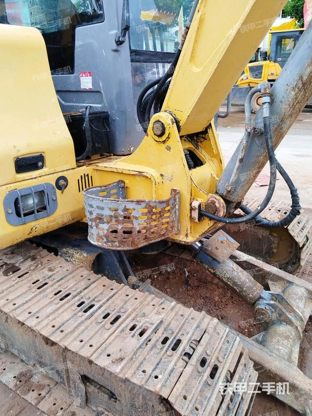 大臂根部?斜（工作和回轉(zhuǎn)裝置）