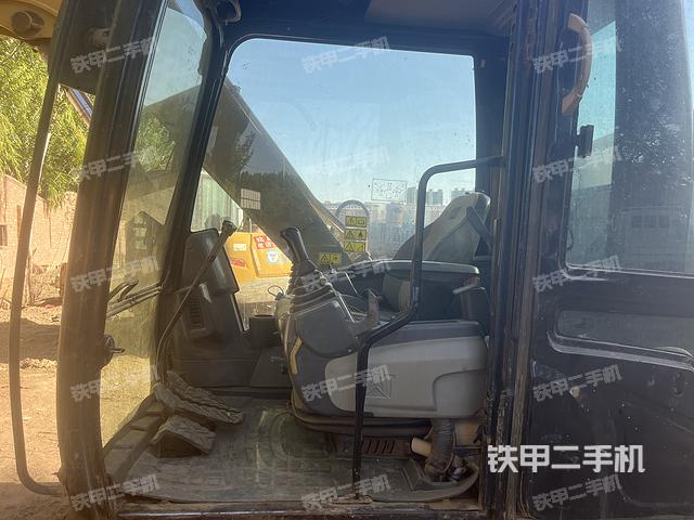 驾驶室整体（整机外观）