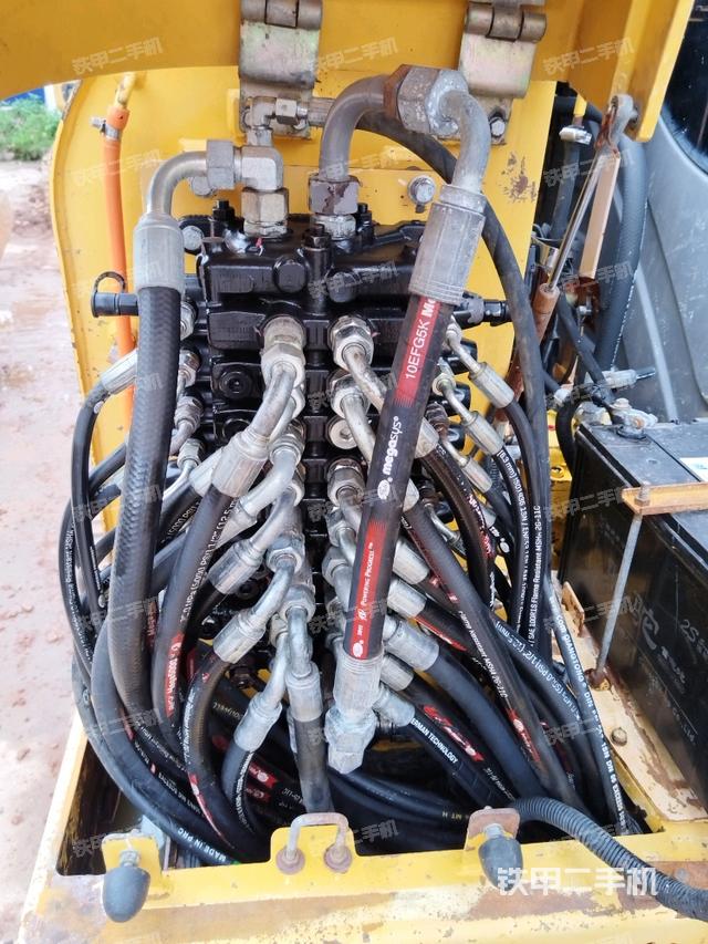 發(fā)動(dòng)機(jī)室（上車部件）